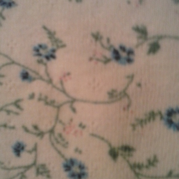 PROUDLY PLUS WOMAN'S BLUE FLORAL SHORT SLEEVE TOP - Picture 4 of 6